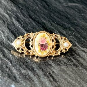 Gold Vintage brooch pin with flowers